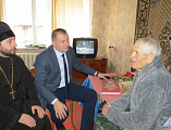 Протоиерей Сергий Яценко и представители Администрации г. Шахты посетили ветеранов Великой Отечественной войны