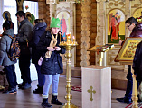 В храме Всех святых, в земле Русской просиявших, г. Каменск-Шахтинский в рамках мероприятий «Сретенские встречи» протоиерей Виталий Крейдич провел беседу с учащимися 10 классов коррекционной школы № 15