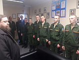 В День защитника Отечества настоятель храма святителя Тихона Задонского ст. Кривянской протоиерей Константин Федосеев посетил военнослужащих 102-го мотострелкового полка