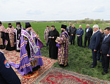 В Кашарском районе Ростовской области епископ Симон вместе с фермерами помолился о благополучии урожая