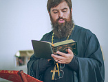 «Один из главных смыслов христианской жизни – учиться жить по Евангелию». В Покровском кафедральном соборе г. Шахты продолжаются регулярные беседы на евангельское чтение