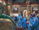 В праздник Введения во храм Пресвятой Богородицы епископ Шахтинский и Миллеровский Симон совершил Божественную литургию в Покровском кафедральном соборе г. Шахты