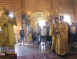 Преосвященнейший епископ Симон возглавил Божественную литургию в храме Всех святых, в земле Русской просиявших, г. Каменск-Шахтинский и вручил Патриаршую награду настоятелю храма
