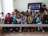 Воспитанники Епархиального просветительского центра г. Шахты с пасхальным поздравлением навестили ребят реабилитационного центра «Добродея»