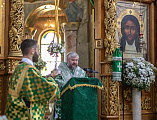 В день Святой Троицы, Пятидесятницы епископ Симон совершил праздничное богослужение
