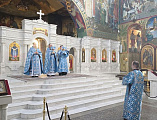 В Покровском кафедральном соборе города Шахты совершили богослужение с участием сотрудников пожарно-спасательной службы