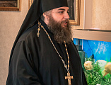 Преосвященнейший епископ Симон и иеромонах Варнава (Максименко) обсудили проект иконостаса для храма преподобного Сергия Радонежского и проект храма Живоначальной Троицы в поселке Сидорово-Кадамовский