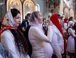 Праздник Светлого Христова Воскресения в Покровском кафедральном соборе города Шахты продолжился великой вечерней