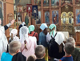 Маленькие паломники, дети из летнего лагеря «Шестоднев» и дошкольной группы «Радость моя» посетили храм Святителя Николая Чудотворца в х.Гуково