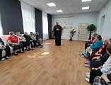 Протоиерей Роман Амплеев и сестры милосердия поздравили пожилых людей с праздником