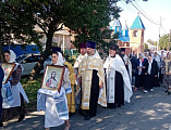 В день воспоминания чуда, совершенного святым Архистратигом Михаилом в Хонех, в храме п. Каменоломни Октябрьского района прошло соборное Богослужение