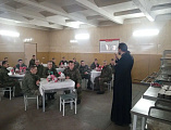Настоятель храма Всех святых поздравил военнослужащих с Пасхой
