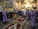 В третью Неделю Великого поста, названную Крестопоклонной, епископ Шахтинский и Миллеровский Симон в сослужении соборного духовенства совершил Божественную литургию святителя Василия Великого