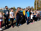 Воспитанники воскресной школы при храме великомученика Пантелеимона г. Гуково и иерей Олег Бурлаков приняли участие в пробеге «Золотая осень 2019»