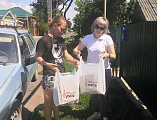Благотворительные продуктовые наборы получили малоимущие жители станицы Кривянской и поселка Кадамовский