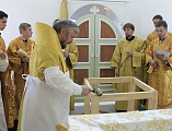 Преосвященнейший епископ Симон совершил чин освящения храма великомученика Георгия Победоносца в пос. Новозарянский и возглавил Литургию в новоосвященном храме