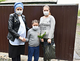 В Новошахтинске в рамках Всероссийской благотворительной акции помощи «Дари еду!» передали продуктовые наборы особо нуждающимся семьям