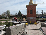 В поселке Каменоломни продолжается реконструкция часовни Памяти