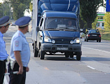 Сотрудники автоинспекции и священнослужитель провели совместную акцию, призывающую к взаимоуважению на дороге