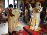 Преосвященнейший епископ Симон совершил воскресную Божественную литургию в храме Пресвятой Богородицы в честь Ее иконы Одигитрия в пос. Таловый