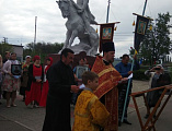 Прихожане храма Архистратига Михаила и иерей Роман в День Победы совершили крестный ход
