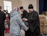 Непрерывном потоком в Шахтинской епархии оказывается гуманитарная помощь беженцам из ДНР и ЛНР