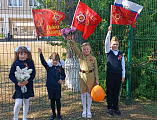 Возложение цветов к памятнику воинам, погибшим в годы Великой Отечественной войны
