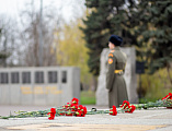 В Шахтах почтили память защитников Отечества в День Неизвестного Солдата