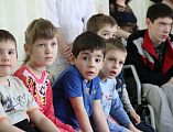 Воспитанники Епархиального просветительского центра г. Шахты с пасхальным поздравлением навестили ребят реабилитационного центра «Добродея»