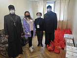С гуманитарного склада Покровского кафедрального собора города Шахты доставлена помощь в пункт временного размещения беженцев