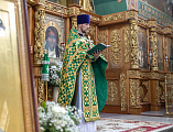 В день Святой Троицы, Пятидесятницы епископ Симон совершил праздничное богослужение