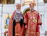 Праздник Светлого Христова Воскресения в Покровском кафедральном соборе города Шахты продолжился великой вечерней