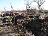 Чин водружения креста на месте строительства нового храма в честь блаженной Матроны Московской архиерейским чином состоялся в г. Донецке