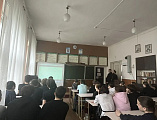 Настоятель и клирик Свято-Покровского храма в Шахтах провели для школьников 23 школы урок в честь Дня православной книги