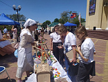 Сестры Марфо-Мариинского сестричества и молодёжный семейный клуб «Верность» приняли участие в выставке «Сделано в Октябрьском районе»