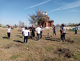 В день древонасаждения в хут. Красный Багаевского района при инициативе иерея Андрея Павленкова был заложен Покровский парк