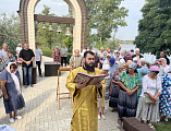 Епископ Симон совершил Божественную литургию в храме святых мучениц Веры, Надежды, Любови и матери их Софии в станице Багаевской и освящение монумента преподобного Серафима Саровского