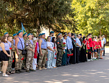 В день Воздушно-десантных войск Преосвященнейший епископ Симон возложил цветы к мемориалу в Александровском парке города Шахты