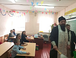 Священник посетил школу в слободе Позднеевка в праздник Крещения Господня