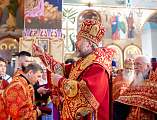 Праздник Светлого Христова Воскресения в Покровском кафедральном соборе города Шахты продолжился великой вечерней