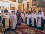 Великая Рождественская вечерня продолжила светлый праздник в Покровском кафедральном соборе г. Шахты