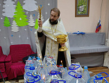 Подопечных реабилитационного центра поселка Каменоломни поздравили с днем Крещения Господня