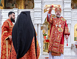 Праздник Светлого Христова Воскресения в Покровском кафедральном соборе города Шахты продолжился великой вечерней