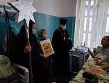 С праздником Рождества Христова протоиерей Роман Мясников и прихожане поздравили постояльцев хосписа хутора Красный