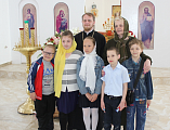 Воспитанники воскресной школы «Светоч» поздравили прихожан храма святителя Николая Чудотворца г. Зверево с Днем славянской письменности и культуры