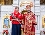Праздник Светлого Христова Воскресения в Покровском кафедральном соборе города Шахты продолжился великой вечерней