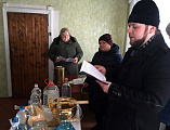 Благочинный приходов Кашарского округа иерей Георгий Грошев совершил чин великого освящения воды в приходах, молитвенных домах и традиционных местах сбора людей в благочинии