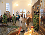В престольный день Преосвященнейший епископ Симон совершил Божественную литургию в храме благоверного князя Александра Невского г. Шахты и рукоположил монаха Амвросия во иеродиакона