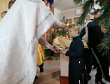 Воспитанники воскресной школы «Светочь» при храме Святой Блаженной Матроны Московской Донецкого благочиния представили вниманию прихожан рождественский концерт
