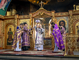 В Четверг Страстной седмицы Преосвященнейший епископ Симон совершил Божественную литургию святителя Василия Великого в Покровском кафедральном соборе г. Шахты